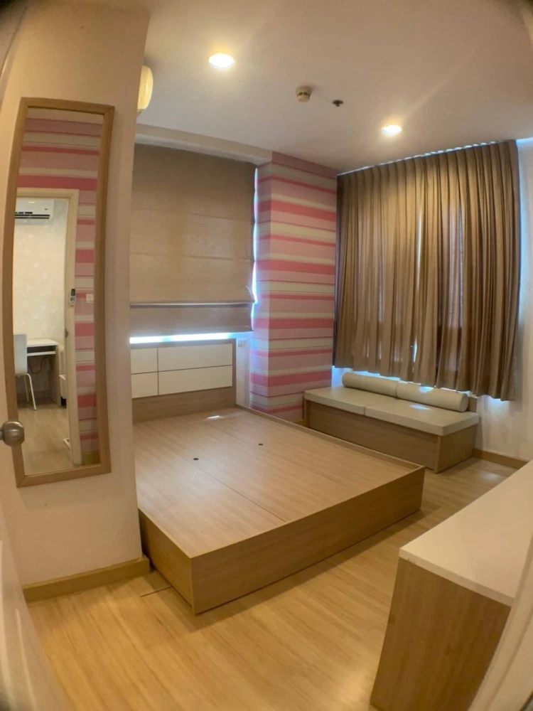 For sale: Centric Scene Ratcha vipha, 4th floor, same floor as swimming pool, wallpaper included, just bring your own unit and move in.