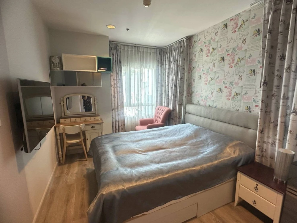 Centric Sea for sale, spacious room with lots of usable space, decorated in a controlled tone, with beautiful wallpaper. Don't miss it!