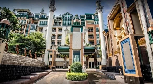 Selling a spacious and comfortable condo at Champs Elysees Chaengwattana, fully furnished. Book now!