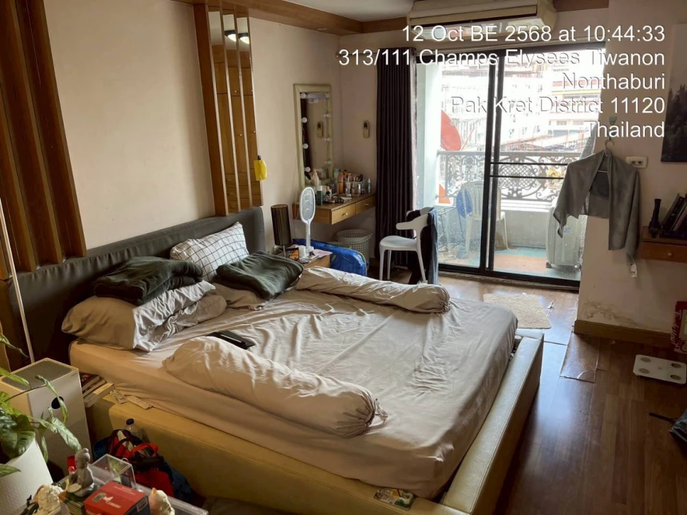 Selling a spacious 4th-floor unit at Champs Elysees Tiwanon. Convenient location. Don't miss this great opportunity!