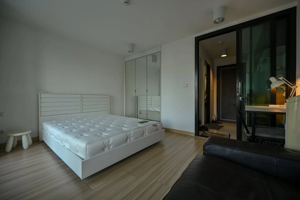 For sale: Chateau In Town Ratchada 20-2 Studio room, 4th floor, includes furniture, ready to move in immediately!!