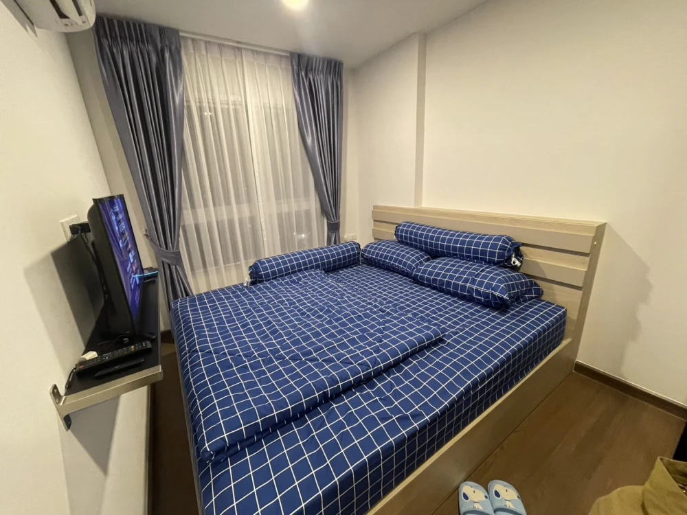 Selling a fully furnished, comfortable condo at Chewathai Hallmark Charan 13. Interested? Book now!