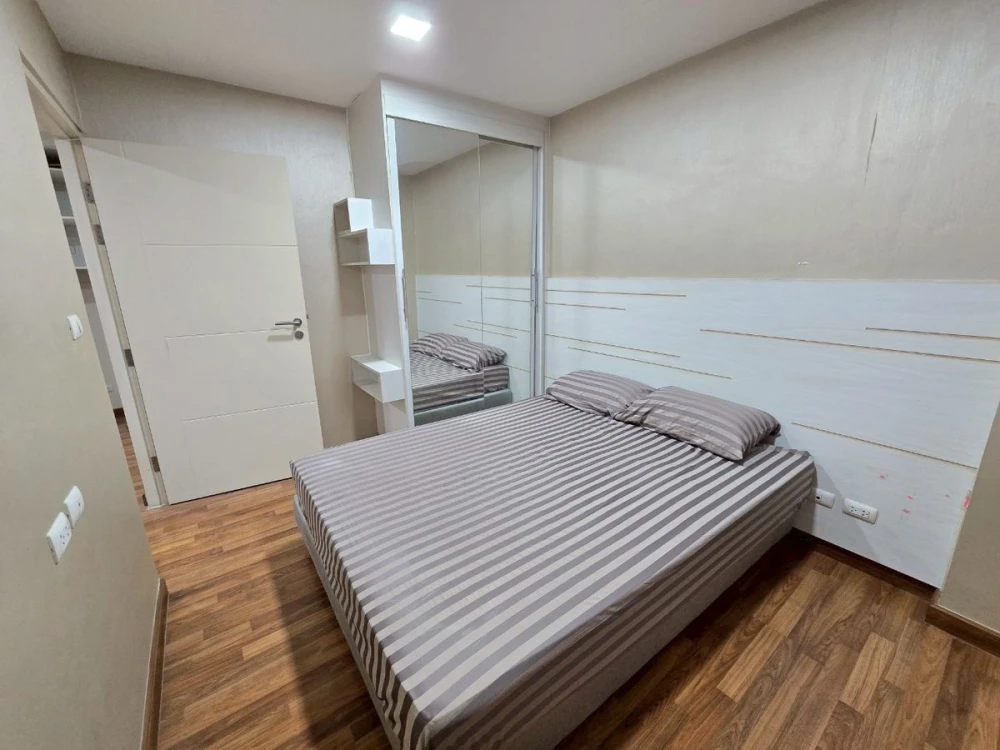 For sale: Clover Ladprao 83, a lovely room in a great location, fully furnished and equipped. Reserve now!
