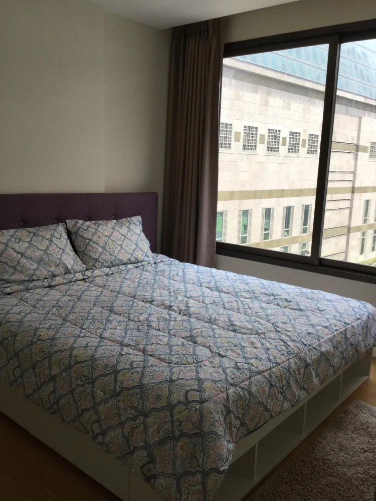 For sale: COLLEZIO Sathorn-Phiphat, 8th floor, comfortable room, not cramped, view of Sathorn Road, all furniture included, reserve now.