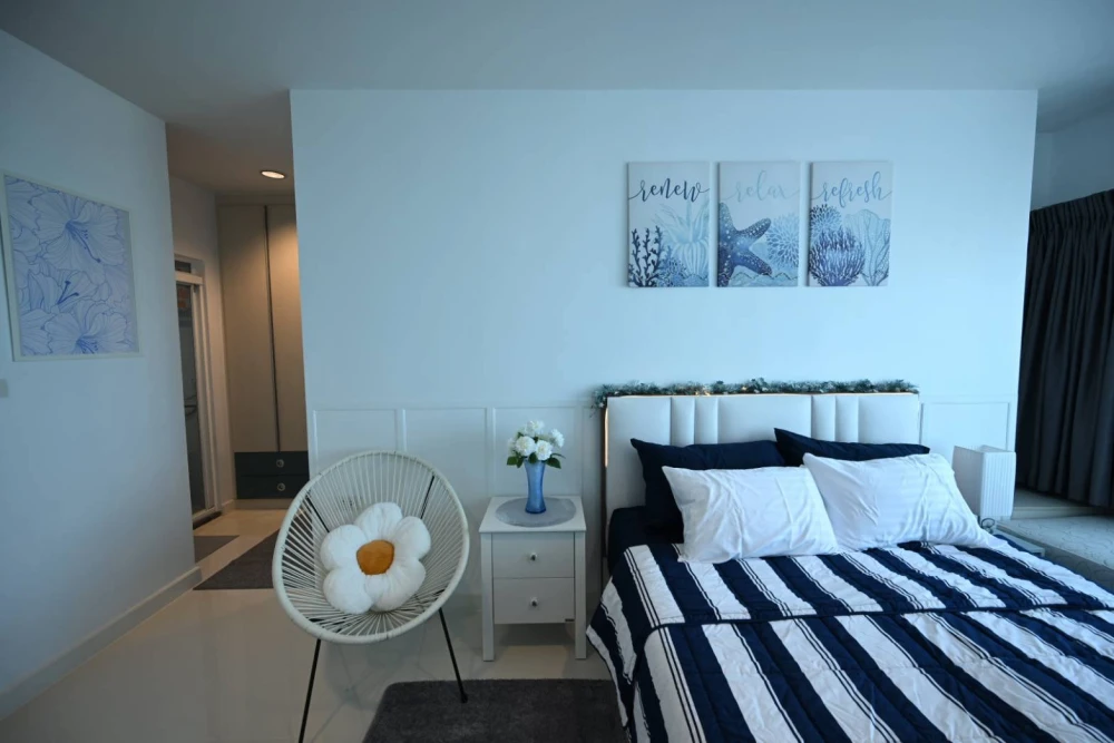 Condo Centric Sea for sale, spacious room with plenty of usable space, decorated in a controlled tone, comes with complete amenities, don't miss it.