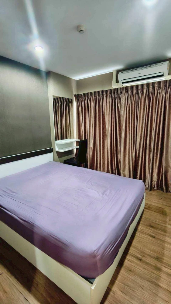 Selling a condo at Hallmark Ngamwongwan. The unit is in excellent condition with high-quality wallpaper. The price is amazing! Come and reserve yours