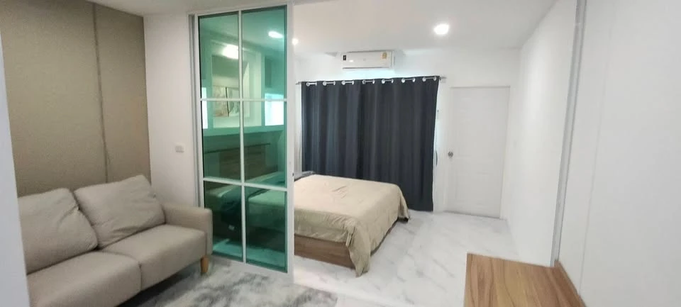 Condo for sale Ratchada Prestige Ladprao, spacious room, lots of usable space, view of the swimming pool, reserve now