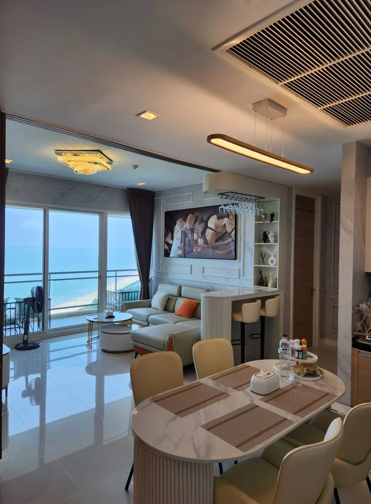 For sale Condo Reflection Jomtien Beach Pattaya, beautifully decorated room, amazing built-in, lots of usable space, sea view, don't miss it.