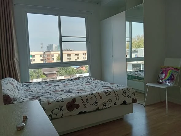 Cool Rama 7 condo for sale. Spacious and comfortable, fully furnished, low floor. Book now!