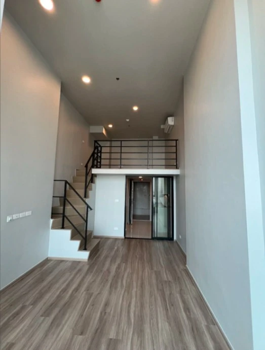 Selling Culture Thonglor 1-bedroom studio hybrid unit. Very high floor, unobstructed view, absolutely stunning! Book now!