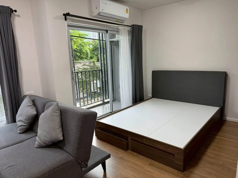 For sale: D Condo Bliss Sriracha, a nice room, good location, comes with a complete set of furniture. Can you not reserve it?
