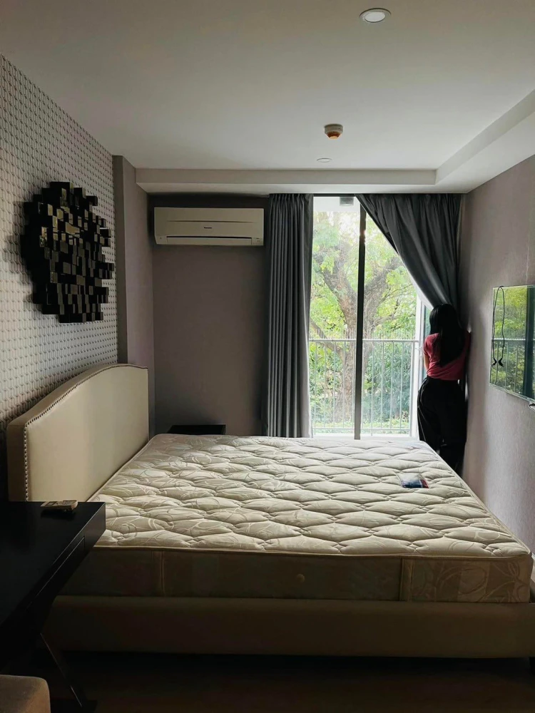 For sale: D' Memoria Phahon Yothin 8 for those who love peace and privacy. The side view is of a beautiful residential house. Reserve now!