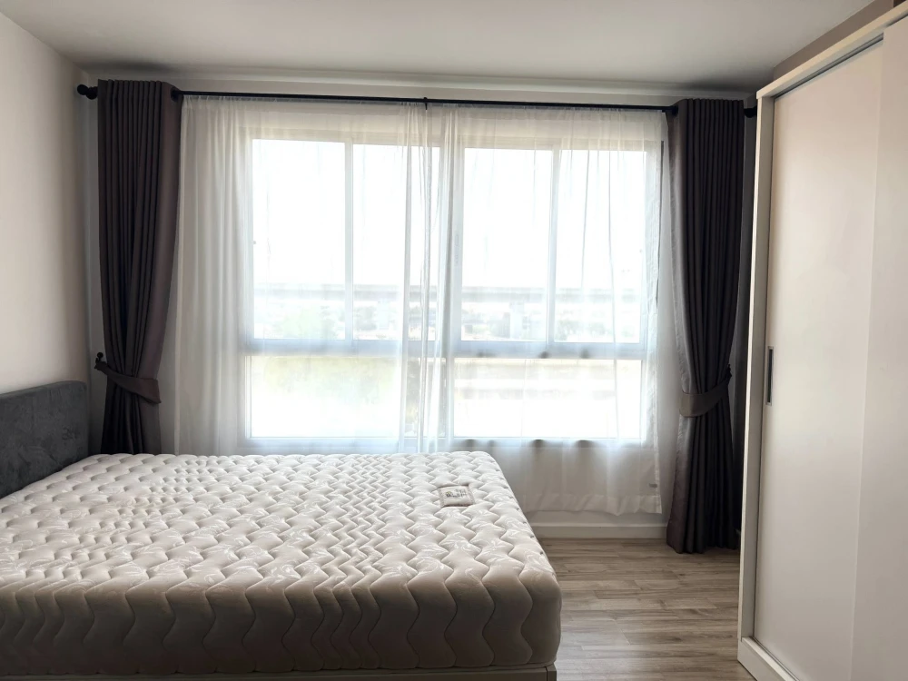 Selling Dcondo On Nut - Rama 9. The floor plan is well-proportioned and beautifully designed. Fully furnished with appliances, ready to move in.