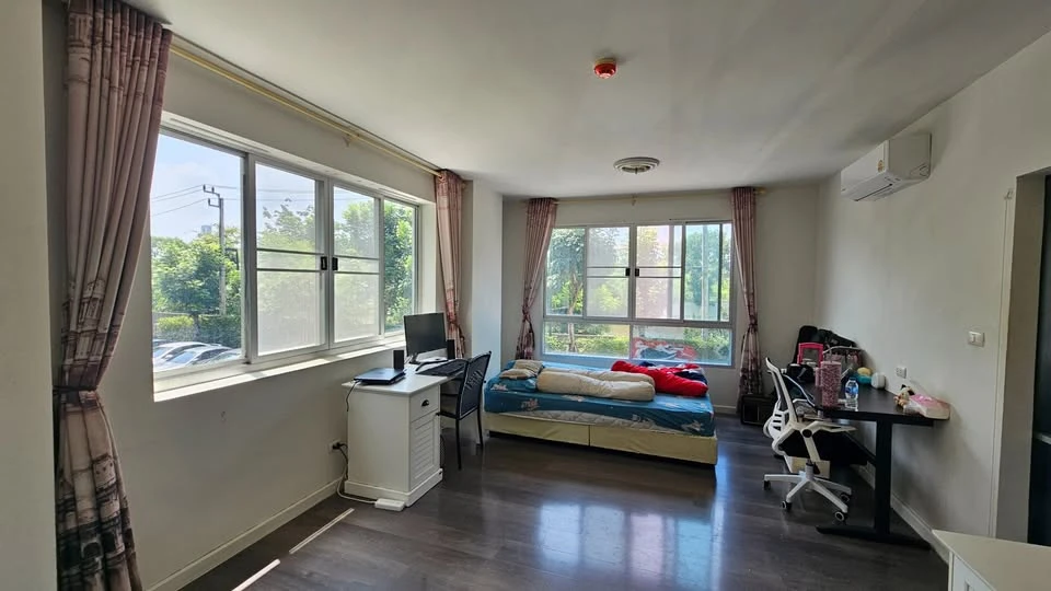 Selling Dcondo Campus Resort Bangna, studio room. Great location, fully furnished, unobstructed view. Book now!