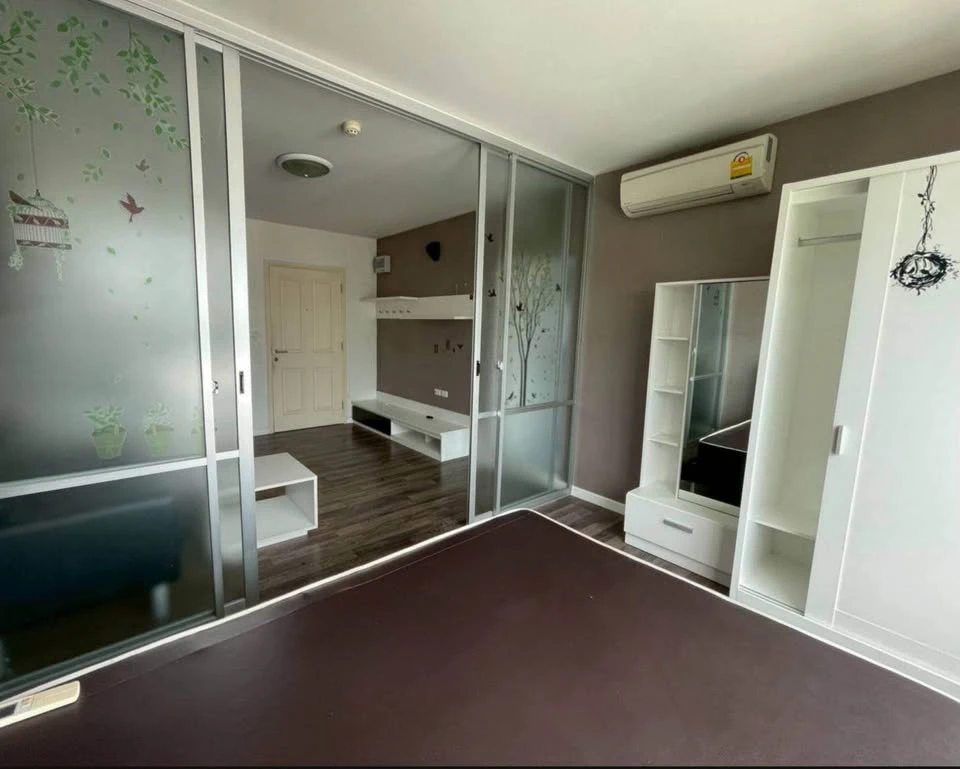 Selling Dcondo Sukhumvit 109. A lovely, spacious unit with full furnishings. Book now!