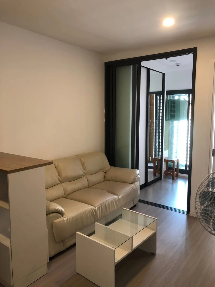 Selling Denim Jatujak condo, very high floor, pool view, fully furnished. Just bring your belongings and move in!