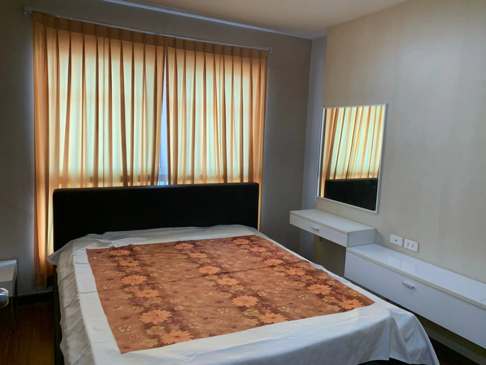 Diamond Sukhumvit condo for sale, 21st floor. Nice, fully furnished. Book now, don't wait!