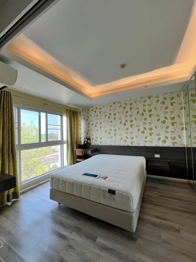 Double Lake Condominium for sale. Spacious and comfortable rooms with beautiful wallpaper. Ready to move in!