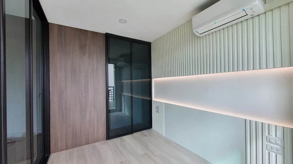 For sale: Dsign Condo Ratchada, usable area in the room is very large, size 40.5 sq m, single load, no room opposite, must reserve.