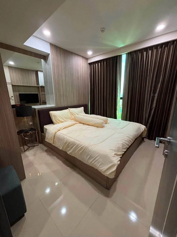 Selling Dusit Grand Condo View, 1 bedroom, 1 bathroom. Complete facilities, stunning view. Book now!