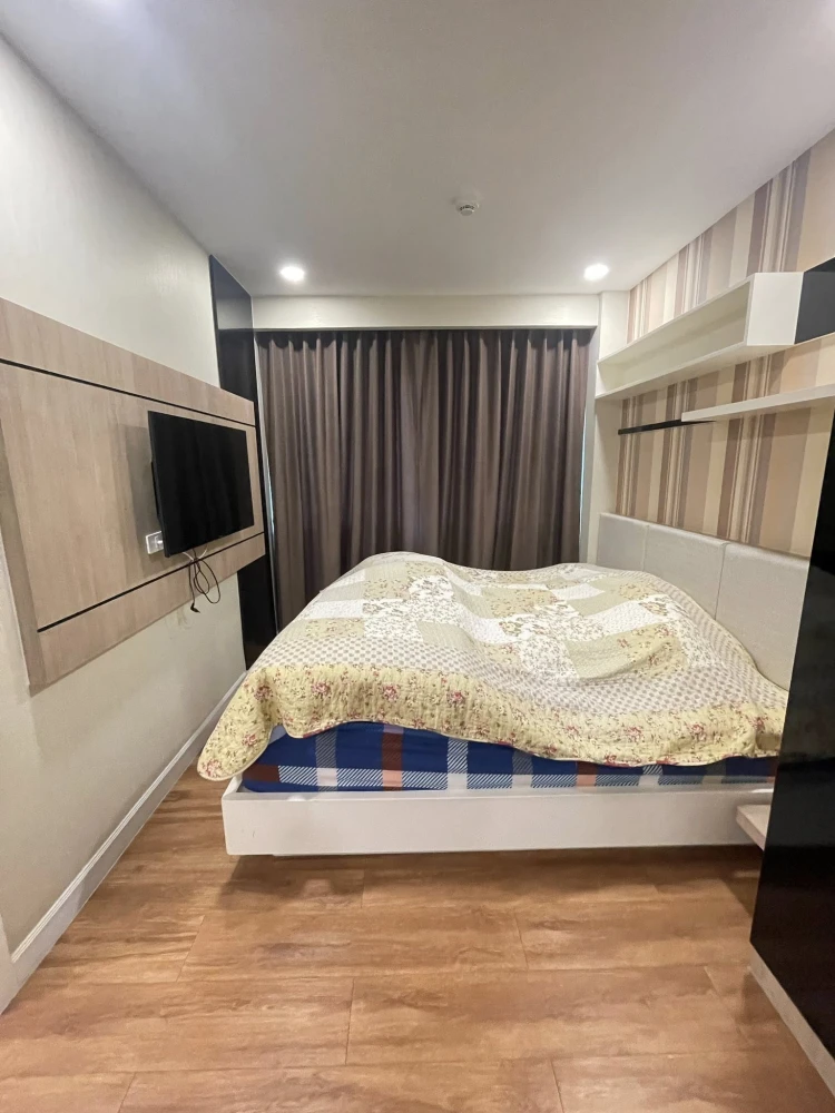 For sale Dusit Grand Park 1 bedroom 1 bathroom, good location, comes with a large sofa, don't miss it.