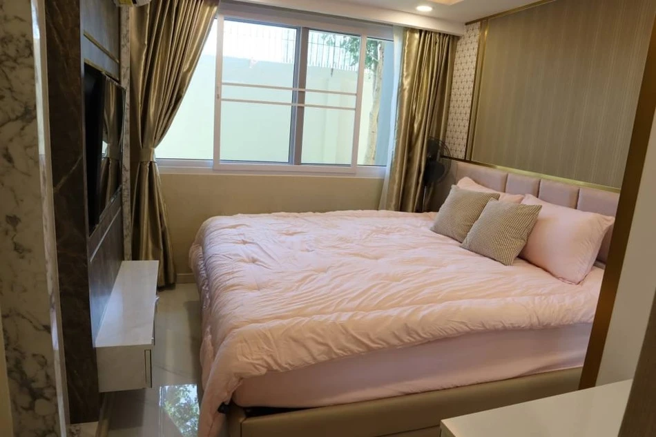 For sale Dusit Grand Park 2, garden view, there are trees behind the room, very shady, very spacious room, first come first served.