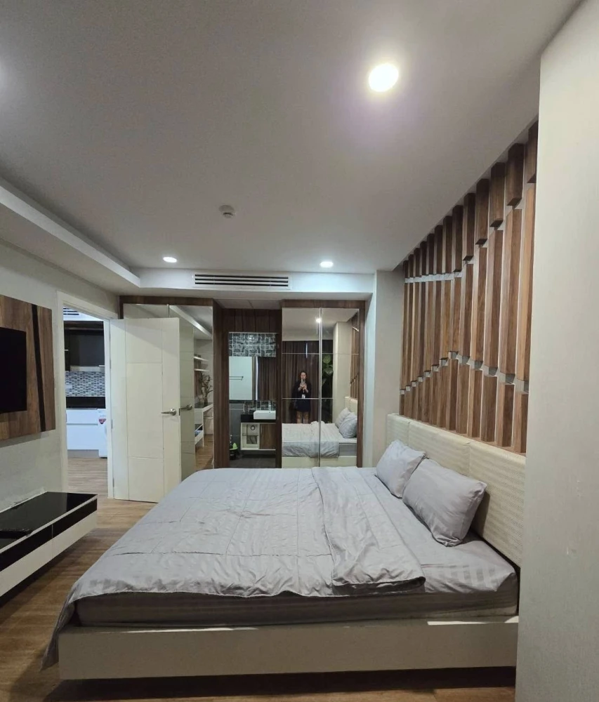 Selling 2-bedroom Dusit Grand Park condo with spacious living area and complete amenities. Book now!