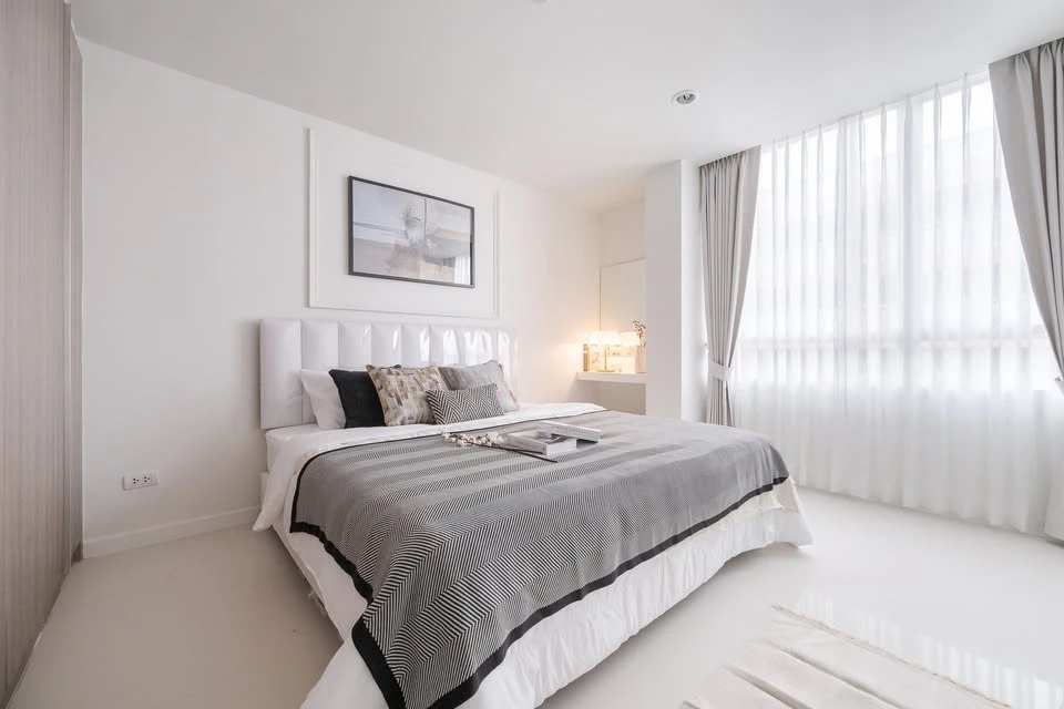 Selling Elements Srinakarin condo. Beautifully decorated, bright and comfortable color scheme, very livable. You won't be disappointed if you reserve