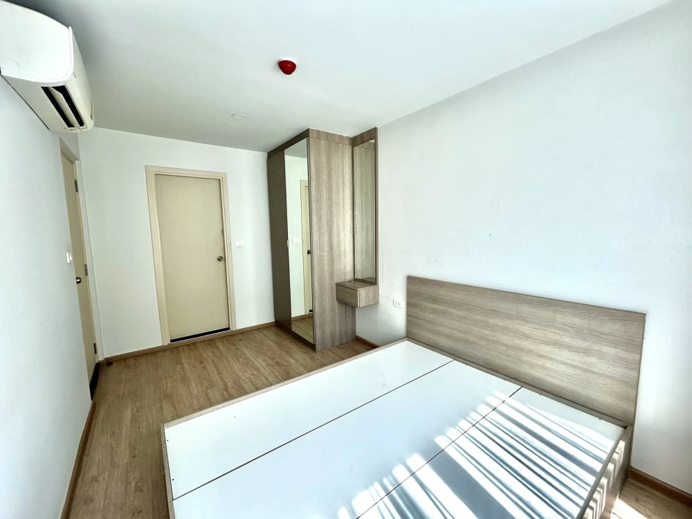 Selling Elio Del Moss Phahonyothin 34, corner unit, 2 bedrooms, 46 sq.m., pool view. Grab it now!