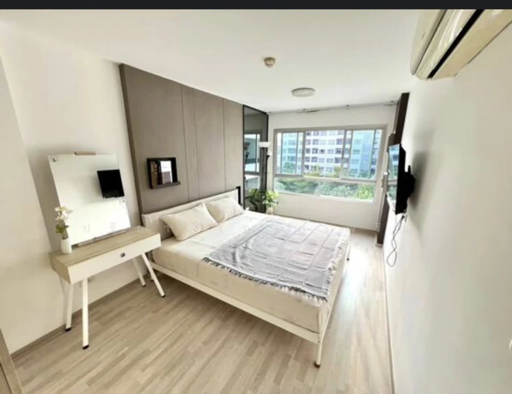 Selling Elio DelRay condo, 34 sq m, pool view, beautifully furnished with built-in features. Book now!