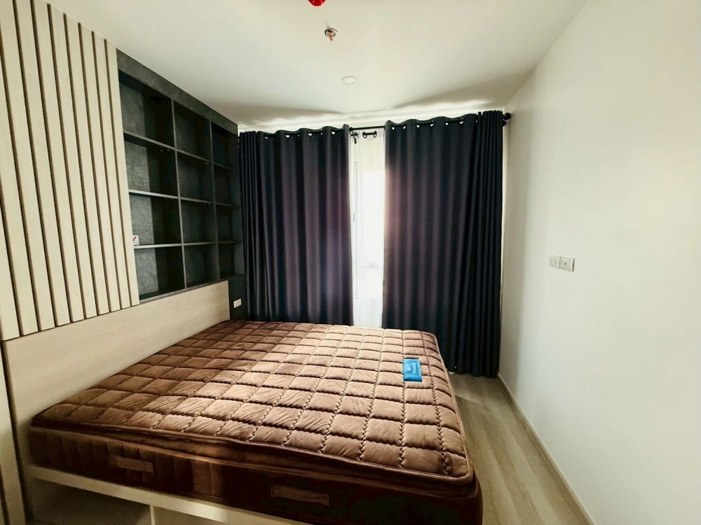 Selling a beautiful, well-decorated 1-bedroom unit at Elio Sathorn-Wutthakat. Clearly separated spaces. Book now, don't hesitate!