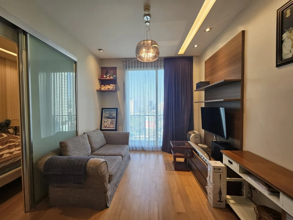 For sale: Equinox Condo Phahon-Vibha, spacious room, 19th floor, beautiful view, complete in one place, you must not miss it.