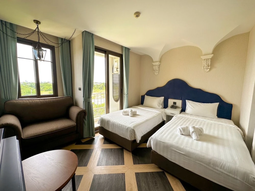 For sale: Espana Condo Resort Pattaya, 5th floor, pool view, fully furnished, reserve now, don't miss out!