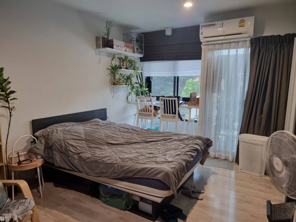 Estabe Phaholyothin 18 condo for sale. This low-rise 8-story condo features a cozy, homey design that's warm and inviting. Book now!