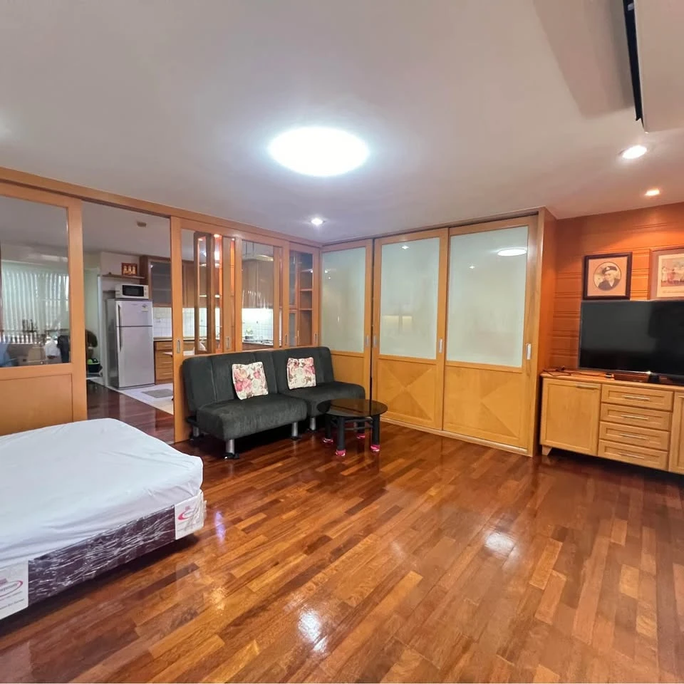 Selling First Tower, 10th floor. Spacious room, fully furnished, ready to move in. Book now! Limited time offer.