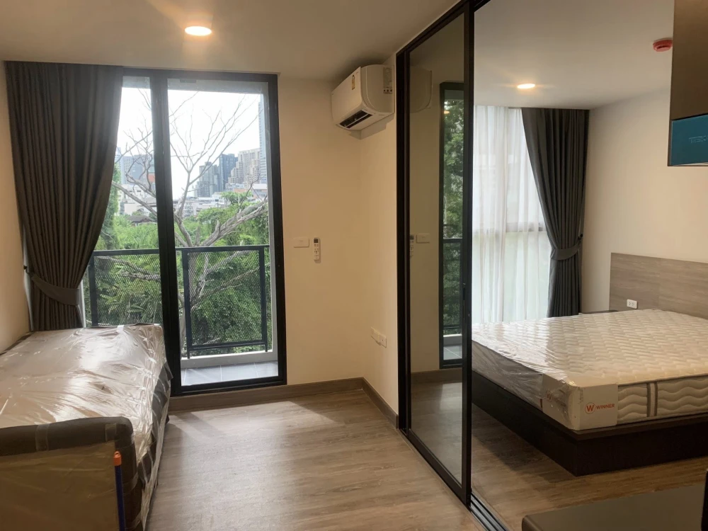 Selling FLEXI Sathorn - Charoen Nakhon, 1-bedroom corner unit, 4th floor, Building B. Best value in the Charoen Nakhon area. Don't miss out!