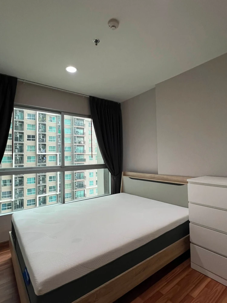 Selling Fuse Chan Sathorn. Spacious room with ample usable space, fully furnished, and beautiful city views. Don't miss out!