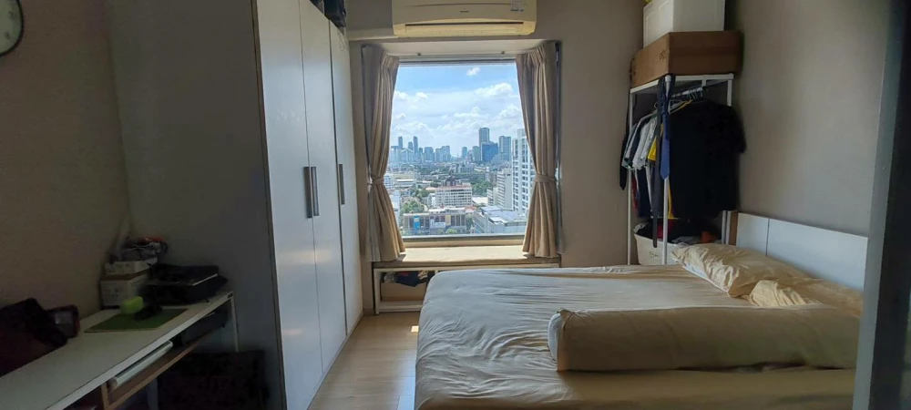 Selling Fuse Mobius Ramkhamhaeng Station condo with panoramic city views at an affordable price! Fully furnished, move-in ready!