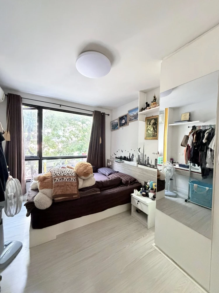 Selling G STYLE 1-bedroom, 1-bathroom fully furnished unit in a prime location with convenient transportation. Don't miss out!