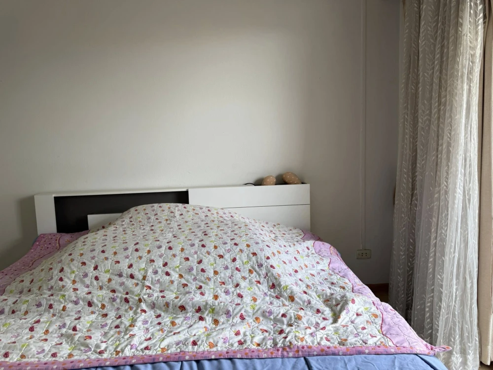 Selling a lovely unit at Garden Court, 3rd floor, fully furnished. Don't miss this great deal!