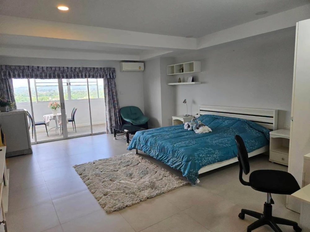 Grand View Condo Pattaya for sale. Spacious rooms with ample living space, great location, and complete amenities. Don't miss out!