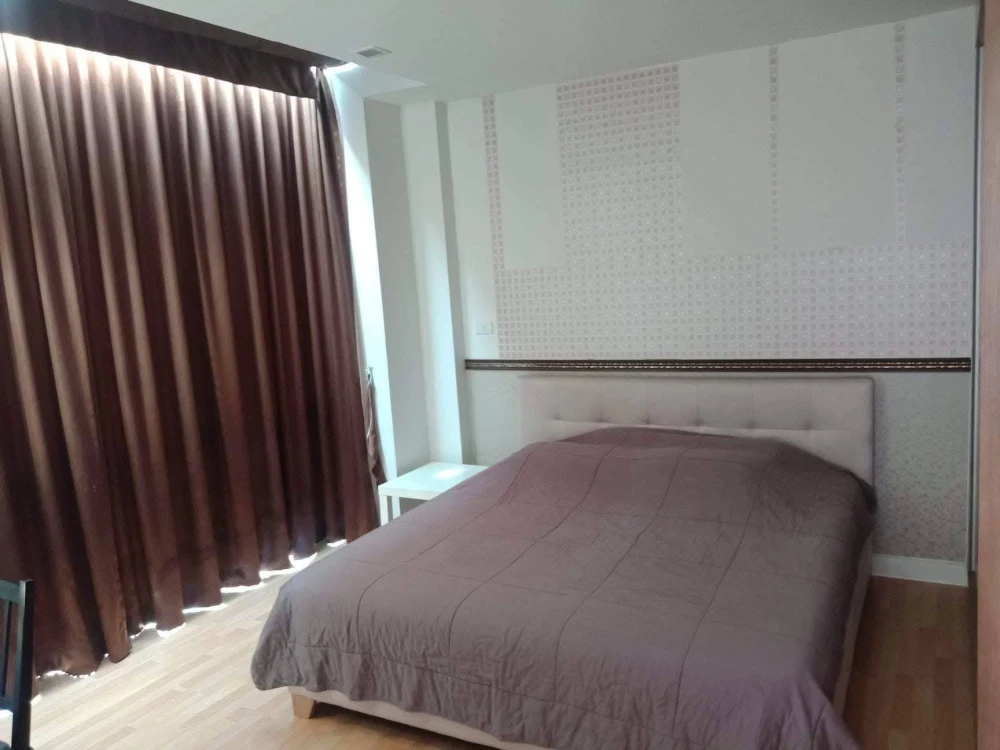Green Lake Condo Sriracha for sale, spacious room with plenty of usable space, comes with complete furniture and amenities, reserve now!