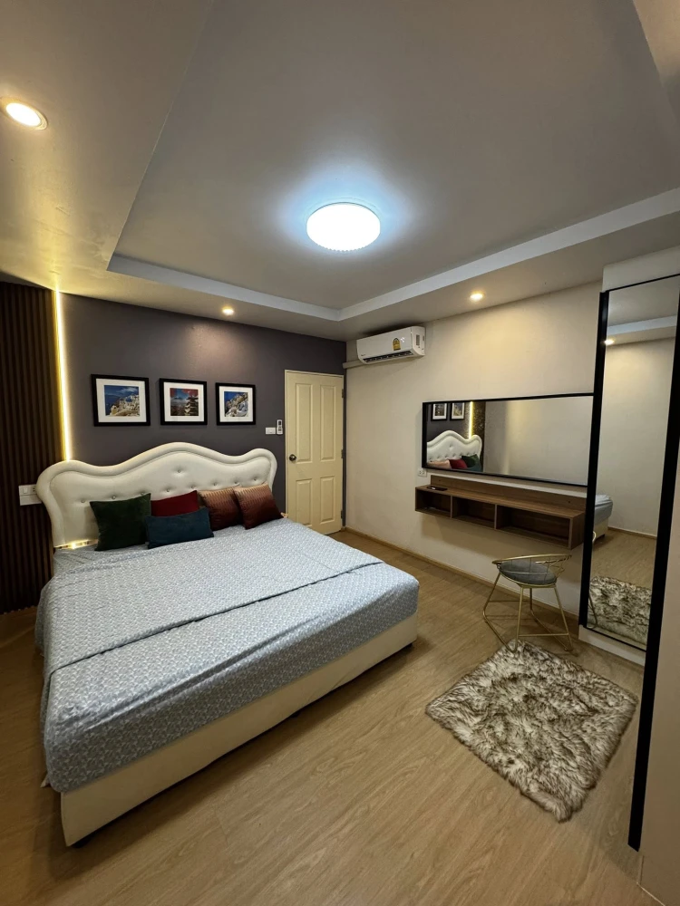 Happy Condo Ratchada 18 for sale. Located on the 3rd floor, Building B. Pet-friendly condo. Spacious area. Don't miss out!