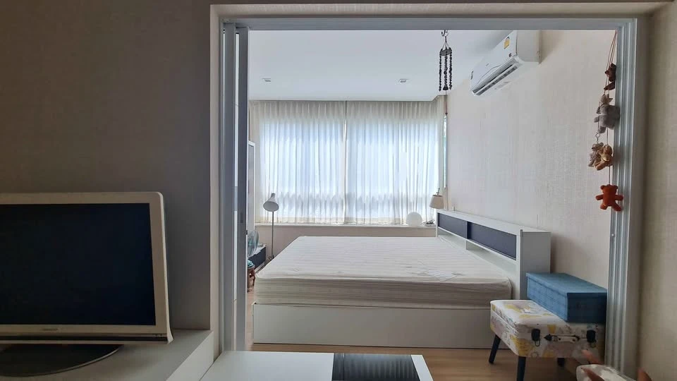 For sale: Happy Condo Lat Phrao 101, room with plenty of usable space, complete with a set of furniture. You can't miss out on booking it.