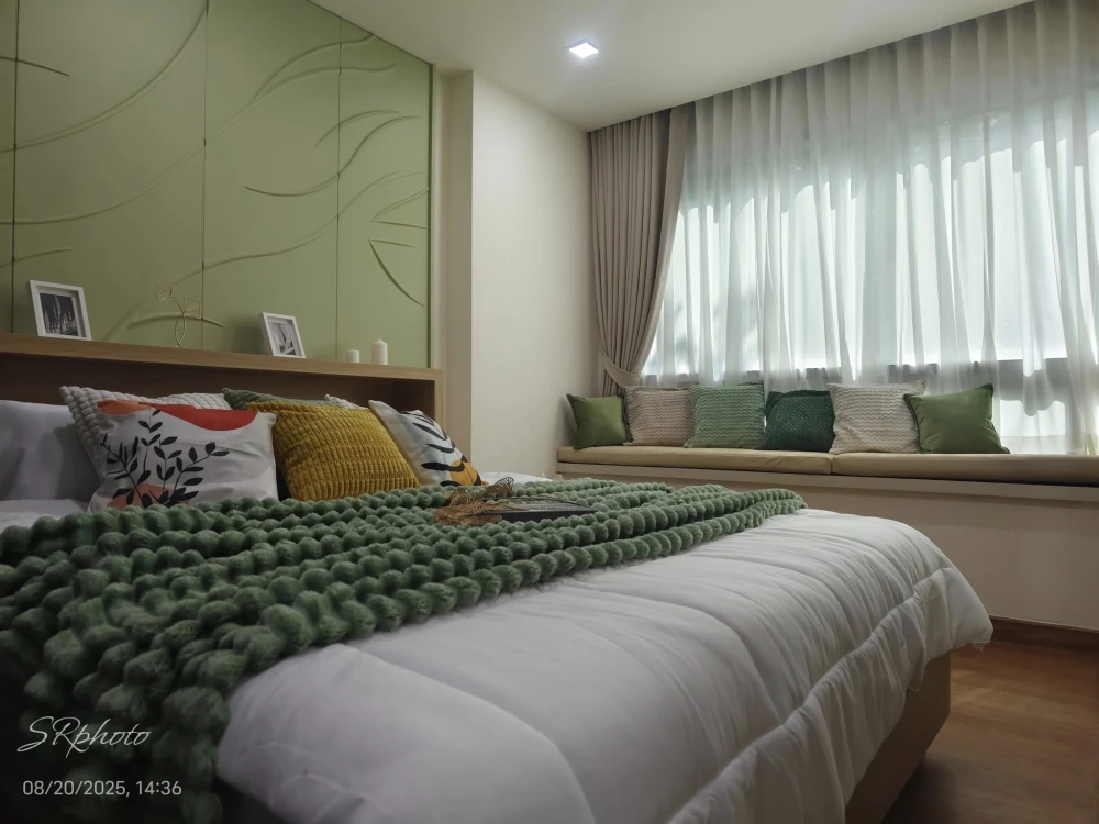Happy Condo Ladprao 101 for sale, a room with a soothing green tone, fully furnished with built-in furniture and a kitchen set. Reserve now!