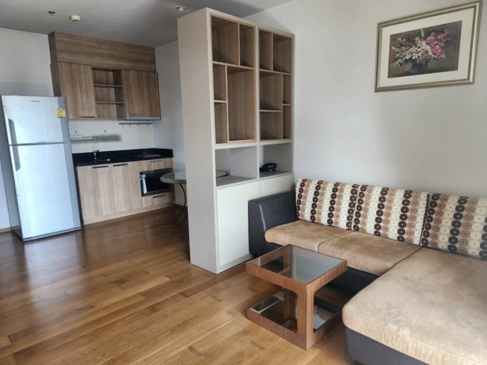 For sale: Hive Taksin Condo, excellent condition, ready to move in, swimming pool view, cool breeze, reserve now!