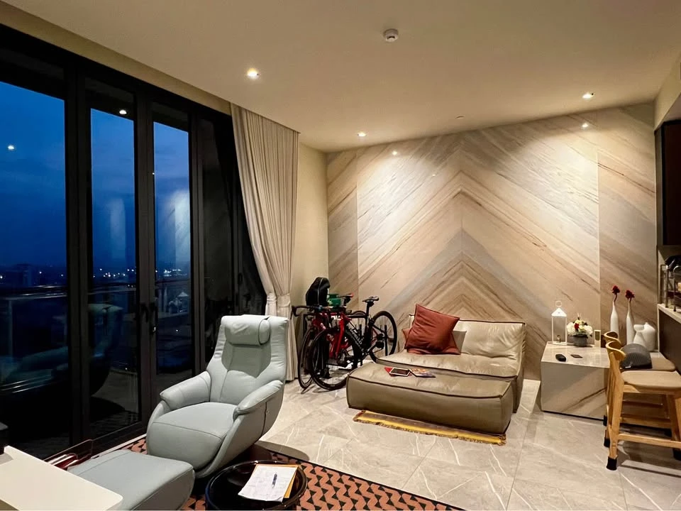 For sale: Hyde Heritage Thonglor, decorated with quality materials, Luxury, fully-furnished, add built-in storage cabinets and wardrobes. You will reg