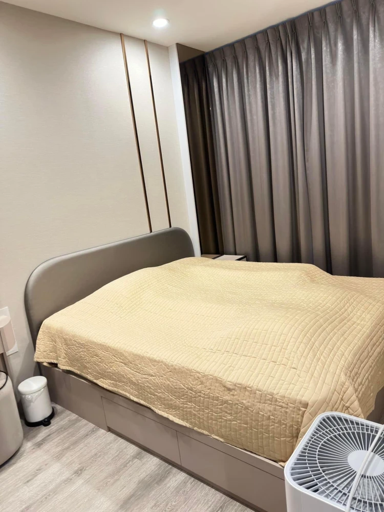 Selling Ideo Mobi Asoke 1-bedroom, 1-bathroom unit on the 11th floor. Fully furnished with complete amenities. Book now!