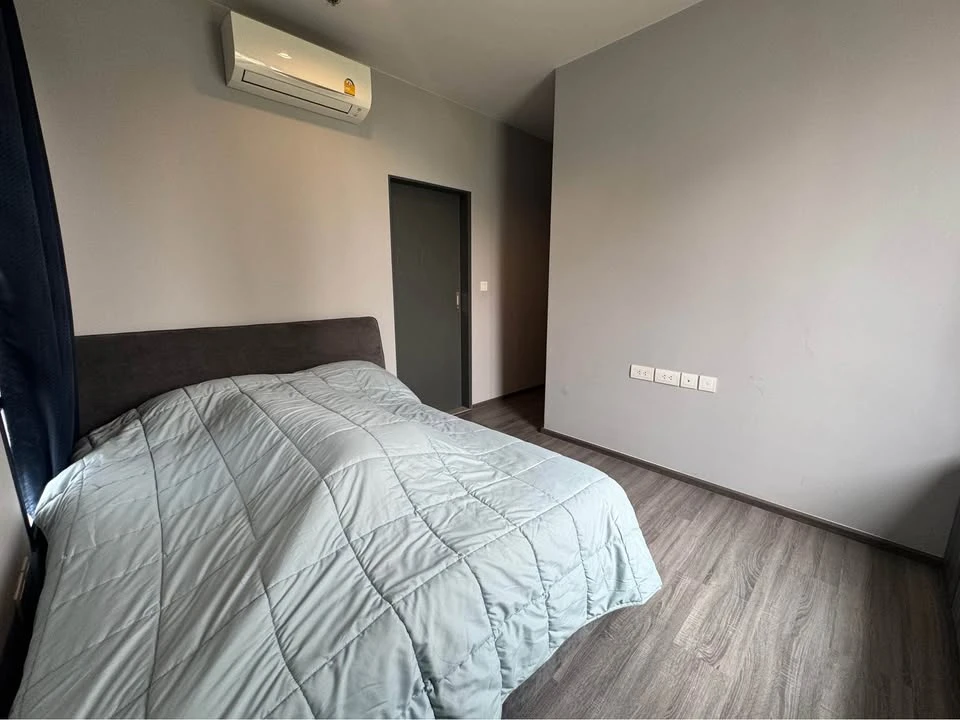 Selling Ideo Mobi Rangnam, 21st floor, corner unit. High floor, unobstructed view, overlooking the garden. Quiet and peaceful, not crowded. Book now!