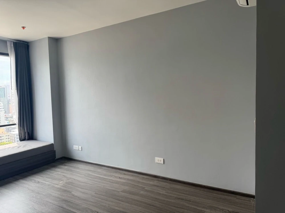Selling Ideo Mobi Rangnam unfurnished unit. Spacious, airy, and bright. Interested in owning one? Book now!